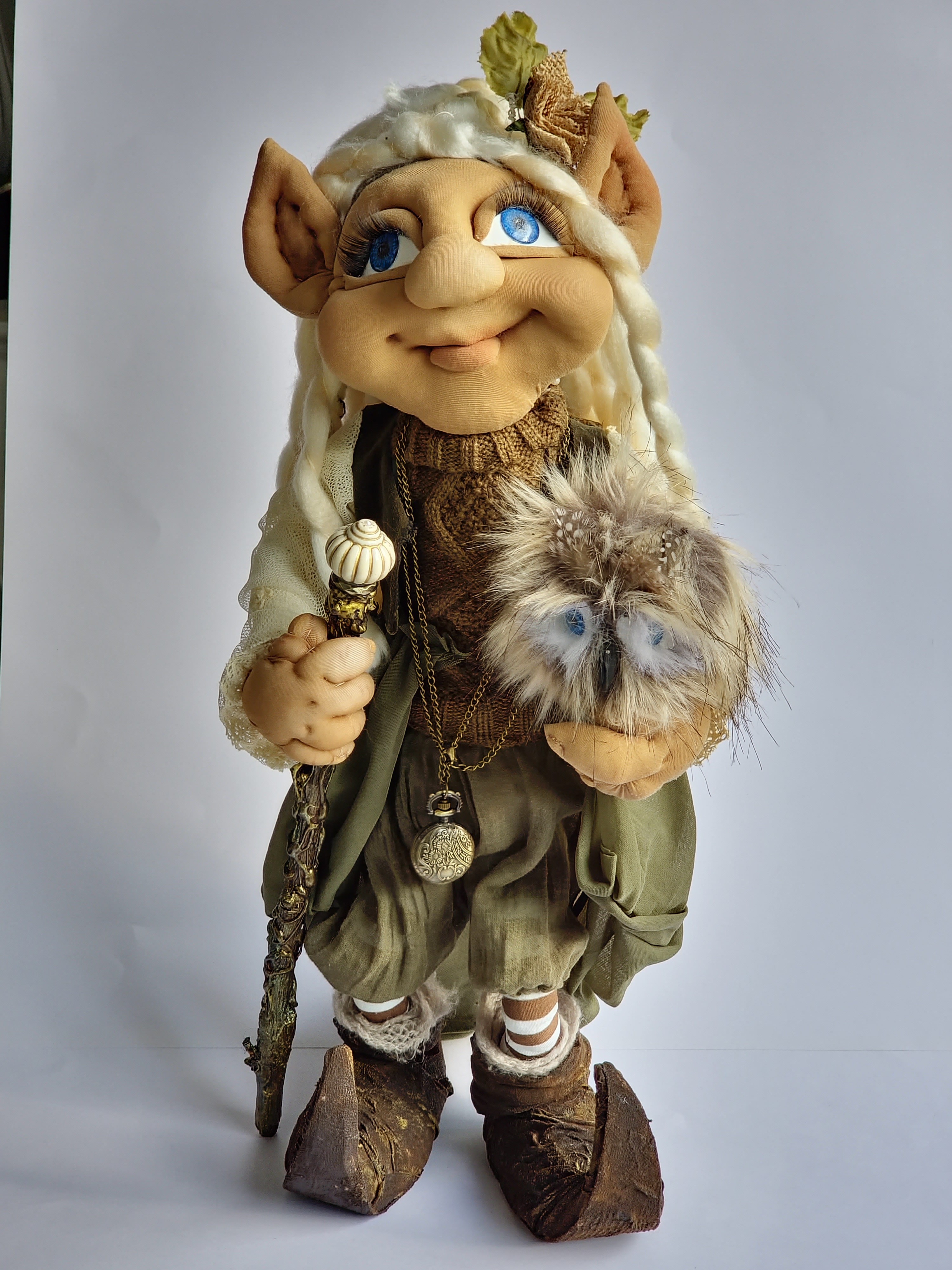 Troll Eldenome holding an owl